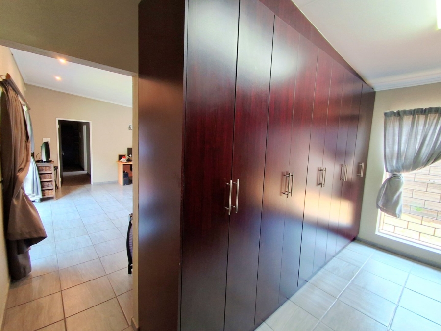 5 Bedroom Property for Sale in Sasolburg Ext 4 Free State